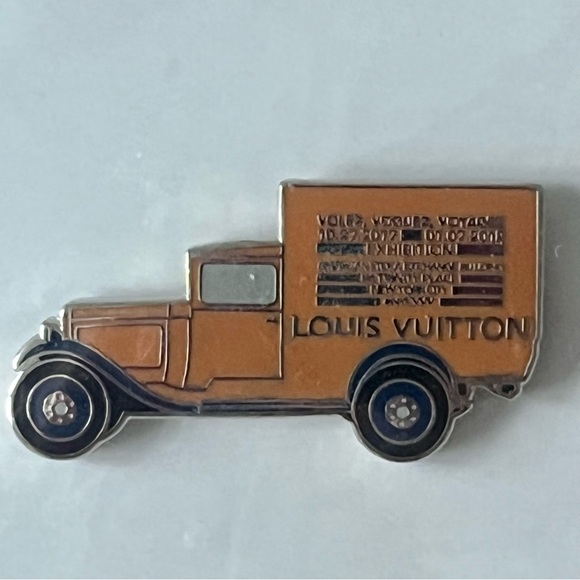 Louis Vuitton Volez Voguez Voyagez Exhibition Pin - Picture 3 of 8